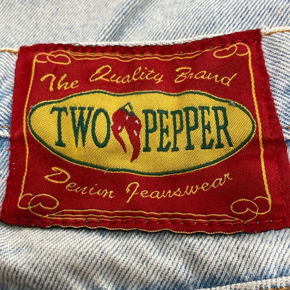 **Sold” Vintage Two Pepper Vintage Men's Denim Shorts. Loose Leg Logo 90's - Picture 2 of 11